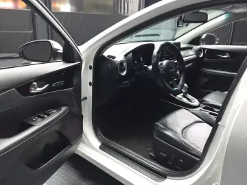 2021 Kia K3 с пробегом 104 243 км