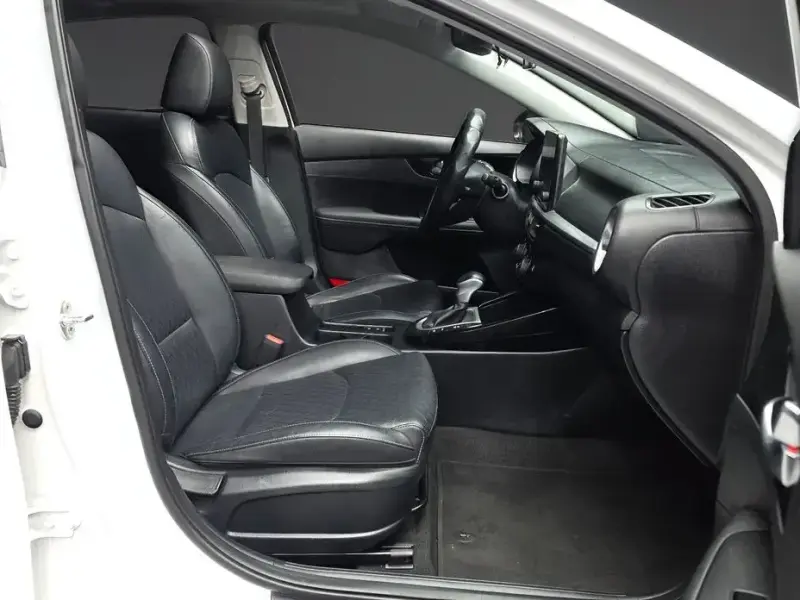 2021 Kia K3 с пробегом 104 243 км