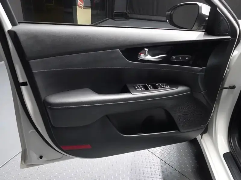 2021 Kia K3 с пробегом 104 243 км