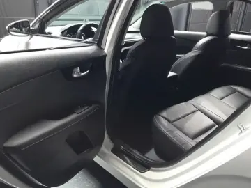2021 Kia K3 с пробегом 104 243 км