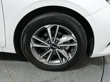 2021 Kia K3 с пробегом 126 361 км