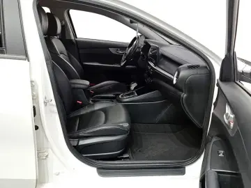 2021 Kia K3 с пробегом 126 361 км