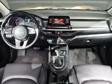 2022 Kia K3 с пробегом 33 918 км