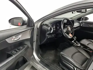 2021 Kia K3 с пробегом 76 881 км
