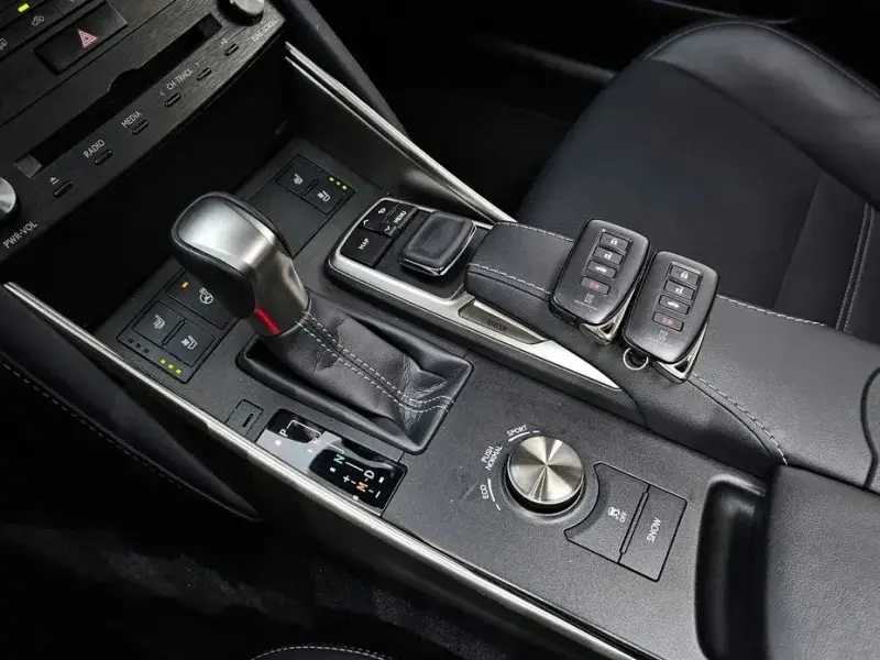 2019 Lexus IS с пробегом 137 785 км