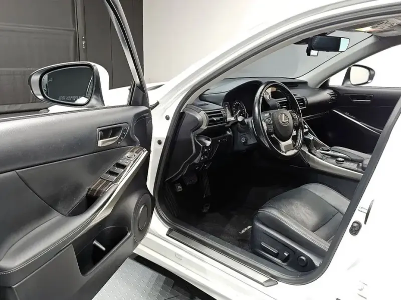 2019 Lexus IS с пробегом 137 785 км
