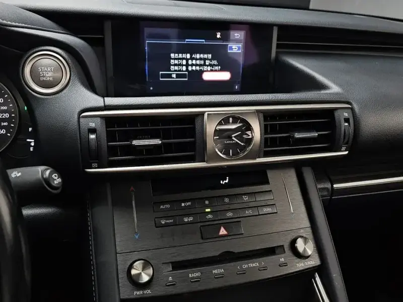 2019 Lexus IS с пробегом 137 785 км