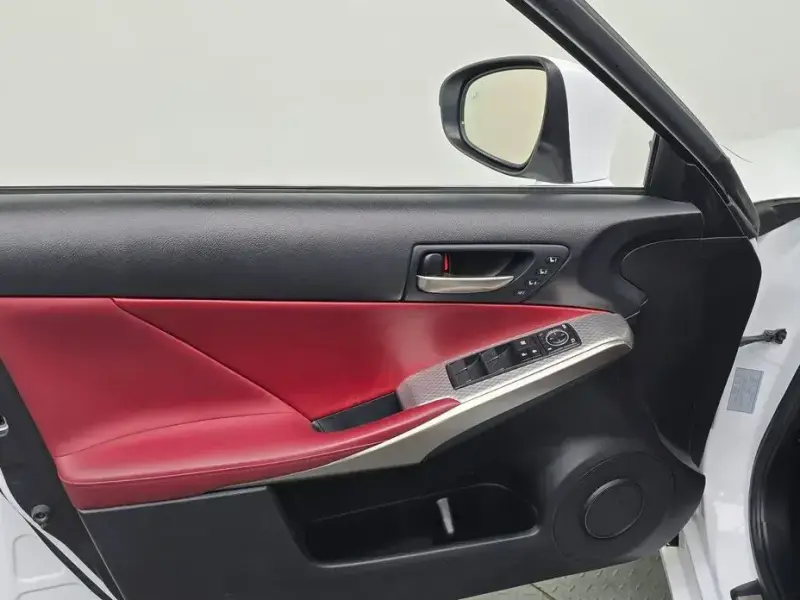 2019 Lexus IS с пробегом 101 037 км