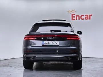 2021 Audi Q8 с пробегом 87 635 км