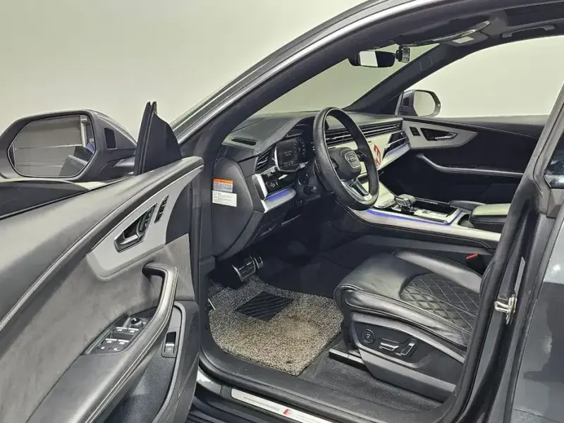2021 Audi Q8 с пробегом 87 635 км