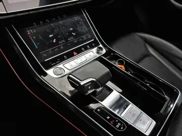 2021 Audi Q8 с пробегом 56 145 км