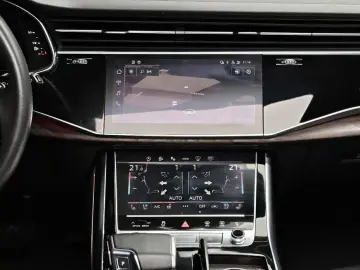 2021 Audi Q8 с пробегом 56 145 км