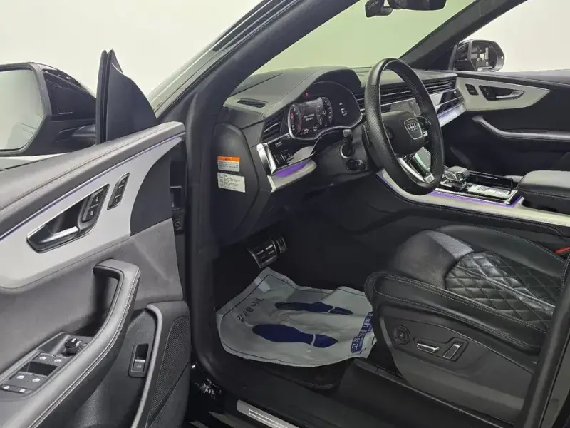 2023 Audi Q8 с пробегом 25 079 км