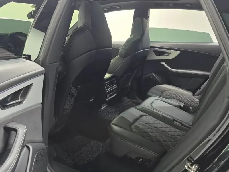 2023 Audi Q8 с пробегом 25 079 км