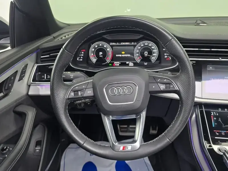 2023 Audi Q8 с пробегом 25 079 км