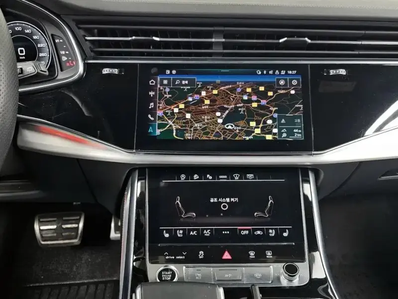 2021 Audi Q8 с пробегом 90 358 км