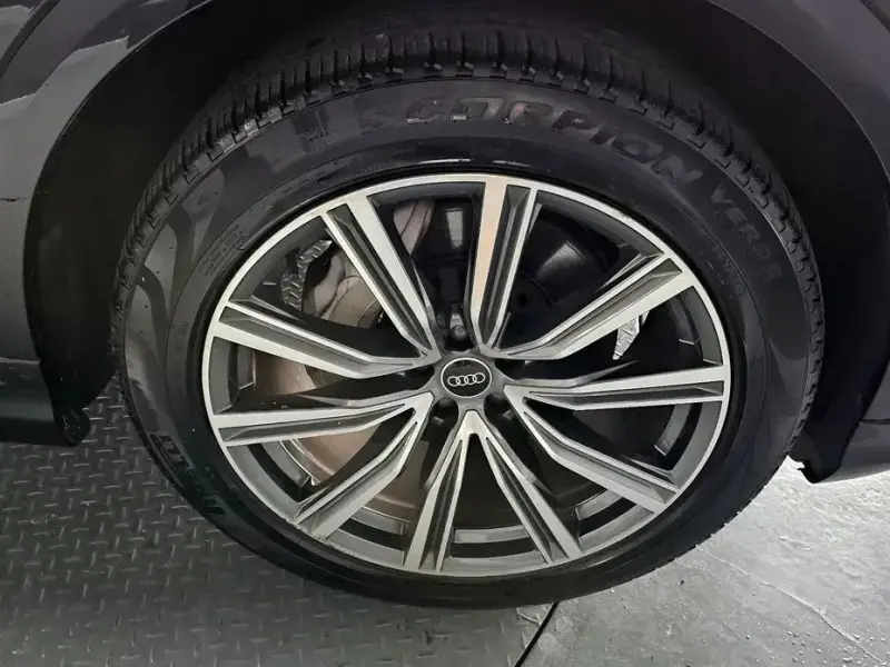 2021 Audi Q8 с пробегом 63 562 км