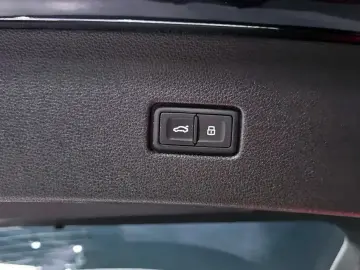 2021 Audi Q8 с пробегом 63 562 км