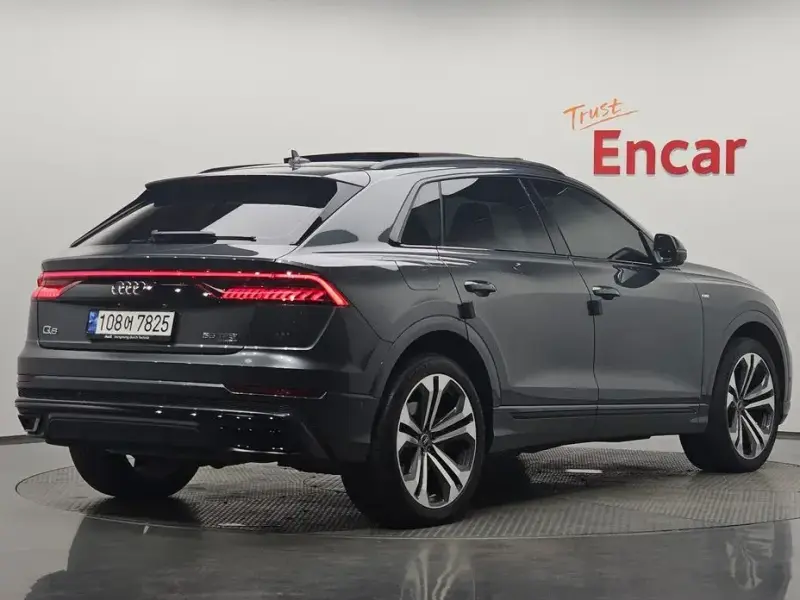 2023 Audi Q8 с пробегом 36 770 км