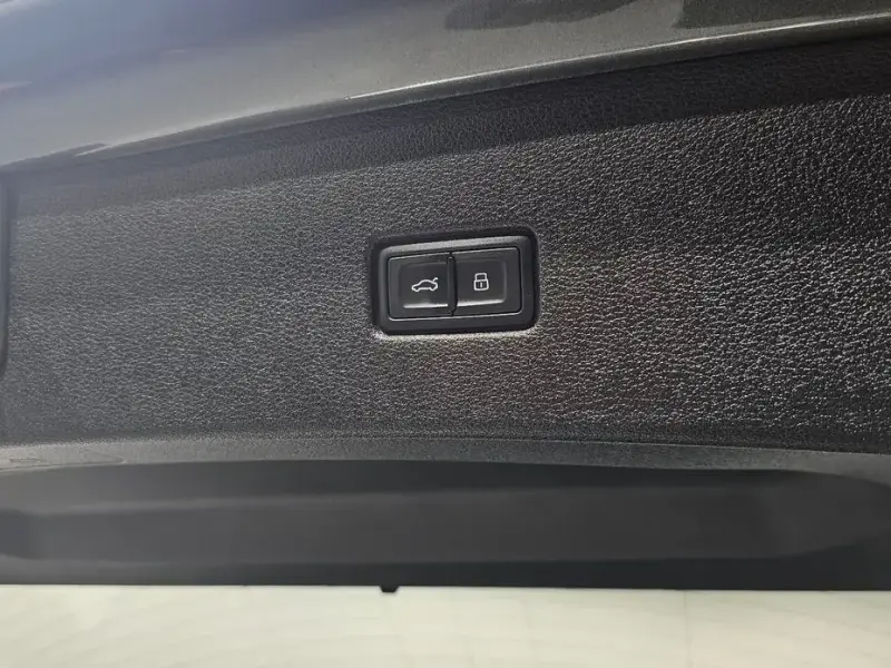 2023 Audi Q8 с пробегом 36 770 км