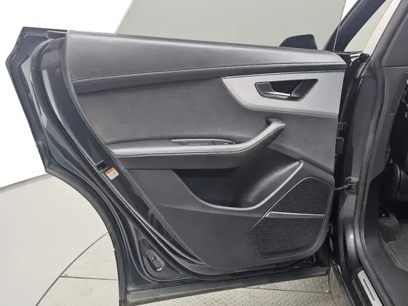 2023 Audi Q8 с пробегом 36 770 км