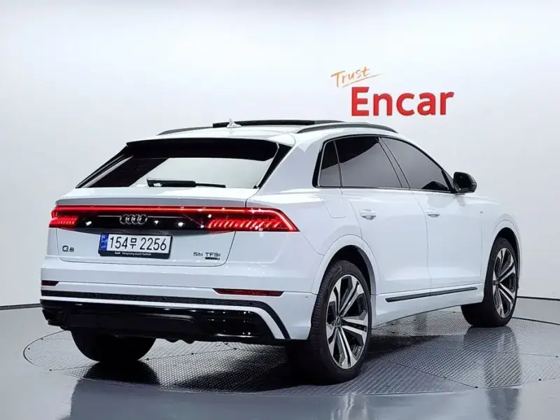 2023 Audi Q8 с пробегом 40 986 км