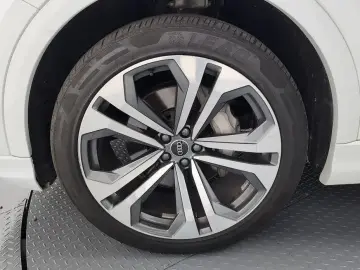 2023 Audi Q8 с пробегом 40 986 км