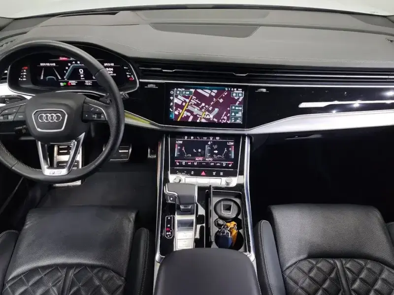 2023 Audi Q8 с пробегом 40 986 км