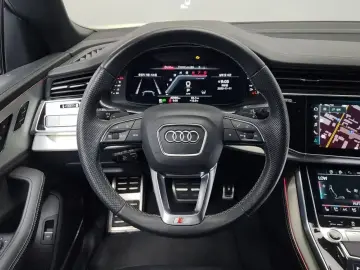 2023 Audi Q8 с пробегом 40 986 км