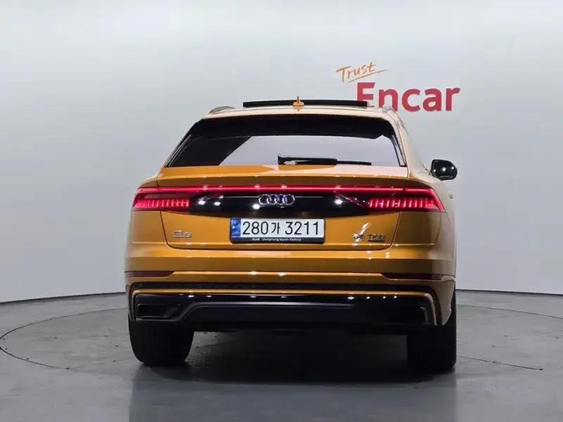 2021 Audi Q8 с пробегом 47 250 км