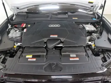 2023 Audi Q8 с пробегом 23 200 км