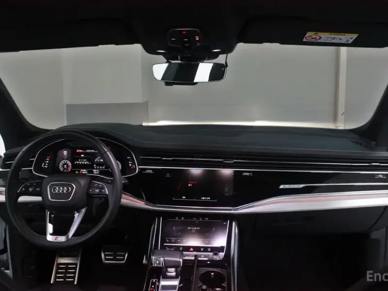 2023 Audi Q8 с пробегом 23 200 км