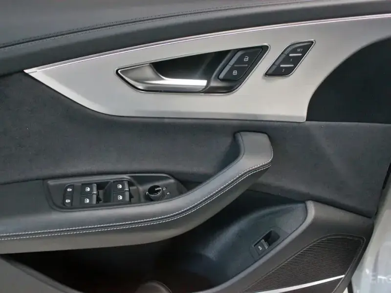 2023 Audi Q8 с пробегом 23 200 км