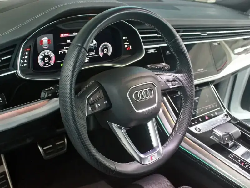 2023 Audi Q8 с пробегом 23 200 км