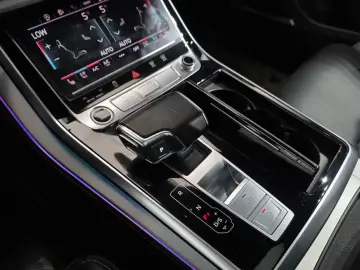 2021 Audi Q8 с пробегом 92 608 км