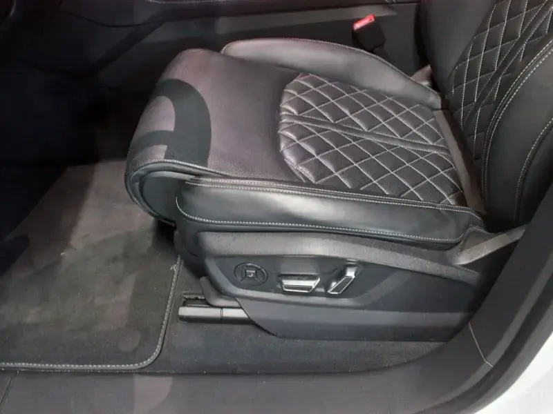 2023 Audi Q8 с пробегом 23 200 км