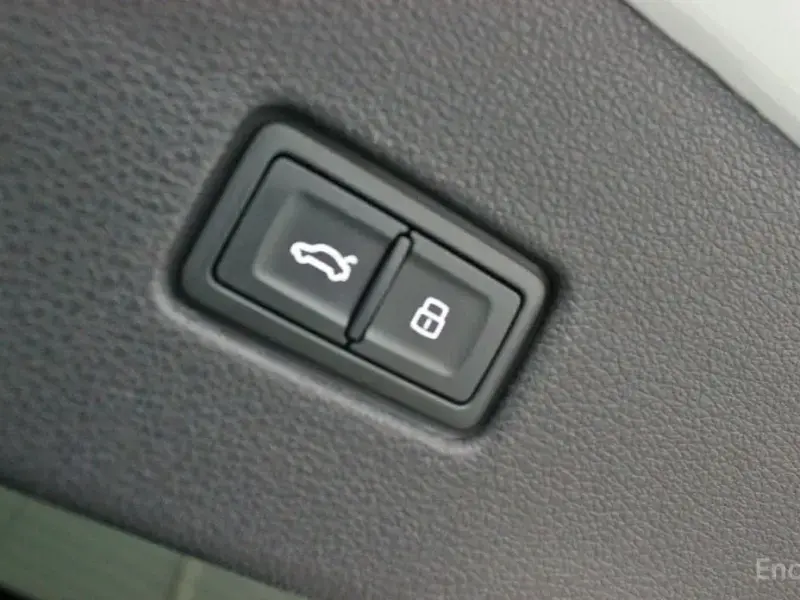 2023 Audi Q8 с пробегом 23 200 км