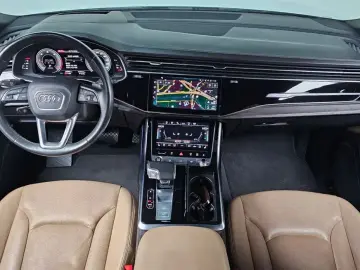 2023 Audi Q8 с пробегом 63 280 км