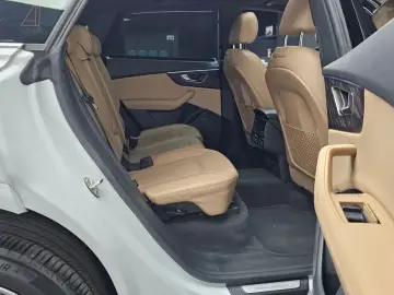 2023 Audi Q8 с пробегом 63 280 км
