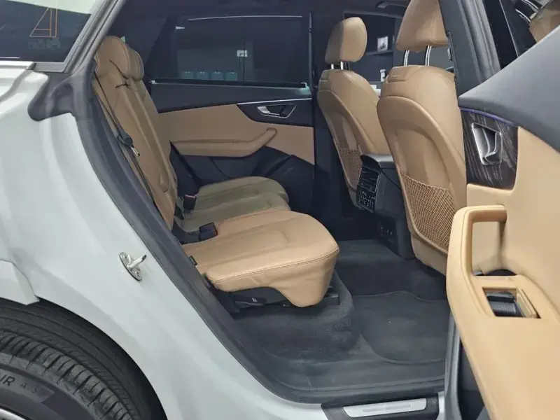 2023 Audi Q8 с пробегом 63 280 км