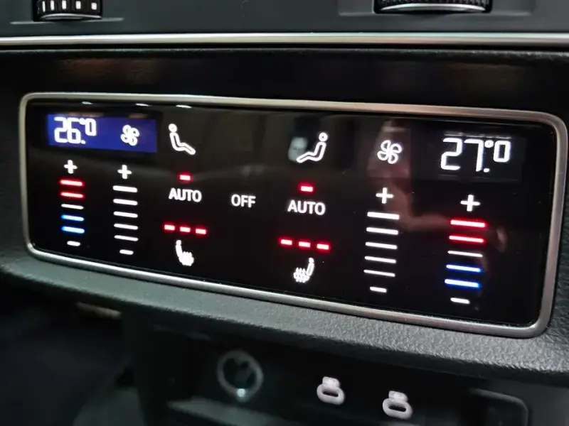 2023 Audi Q8 с пробегом 63 280 км
