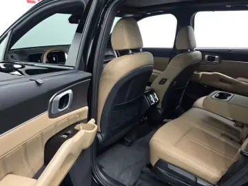 2025 Kia Sorento с пробегом 10 444 км