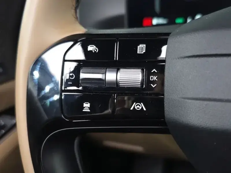 2025 Kia Sorento с пробегом 10 444 км