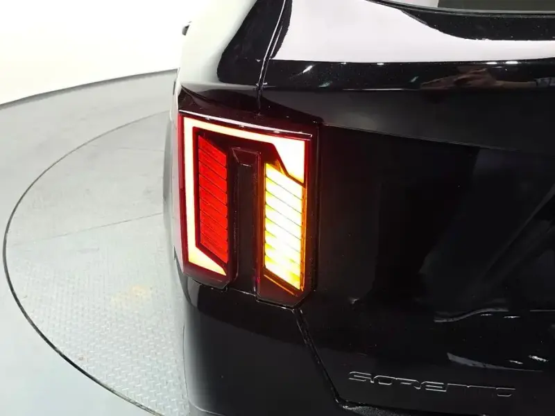 2025 Kia Sorento с пробегом 10 444 км