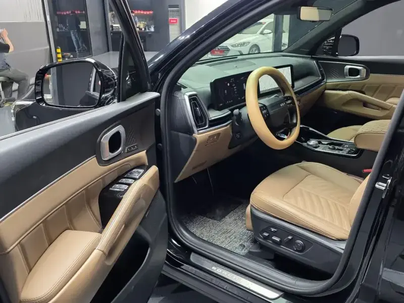 2025 Kia Sorento с пробегом 16 373 км
