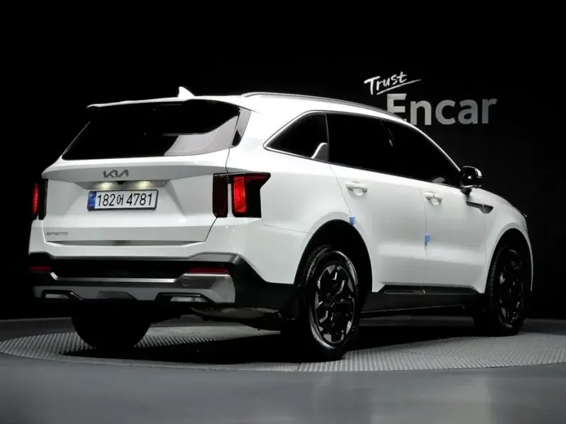 2025 Kia Sorento с пробегом 15 479 км