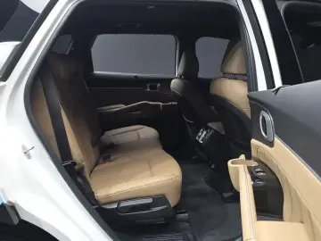 2025 Kia Sorento с пробегом 15 479 км