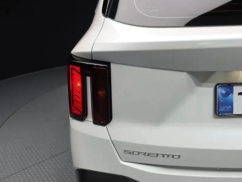2025 Kia Sorento с пробегом 15 479 км
