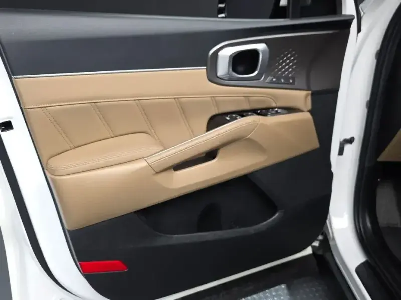 2025 Kia Sorento с пробегом 15 479 км