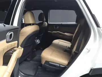 2025 Kia Sorento с пробегом 15 479 км